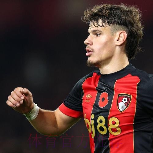 马卡报:皇马巴萨争马拉加18岁前锋 球员明夏到期 马卡报:皇马巴萨争马拉加18岁前锋 球员明夏到期